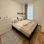 Local-lux F3 - Private Parking & Balcony Lejlighed *