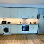 Local-lux F3 - Private Parking & Balcony Kecskemét