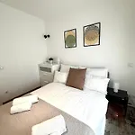 Local-lux F3 - Private Parking & Balcony Kecskemét