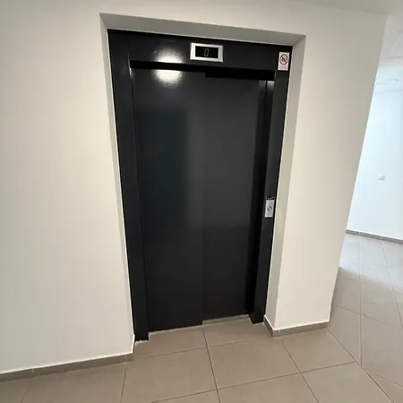 Appartamento Local-lux F3 - Private Parking & Balcony *