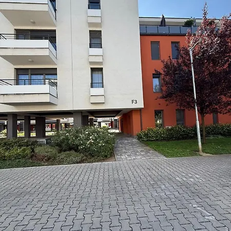 Local-lux F3 - Private Parking & Balcony Kecskemét
