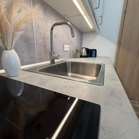 Local-lux F3 - Private Parking & Balcony * Kecskemét