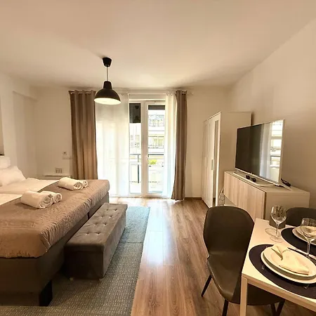 Local-lux F3 - Private Parking & Balcony * Kecskemét