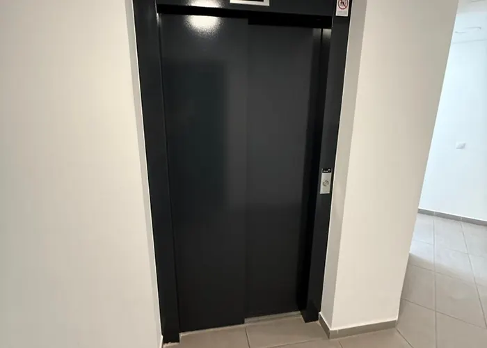 Daire Local-lux F3 - Private Parking & Balcony *