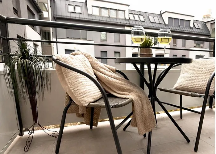 Daire Local-lux F3 - Private Parking & Balcony